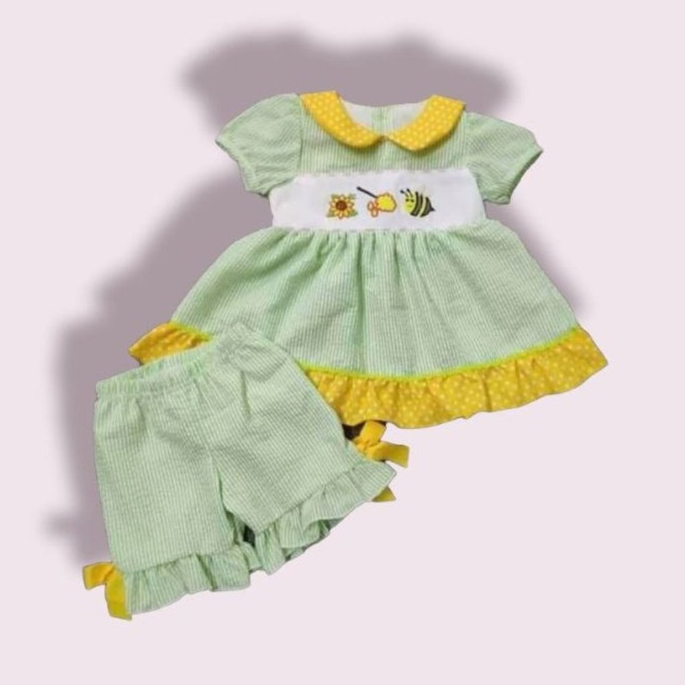 BUMBLE BEE EMBROIDERED APPLIQUE SHORTS OUTFIT